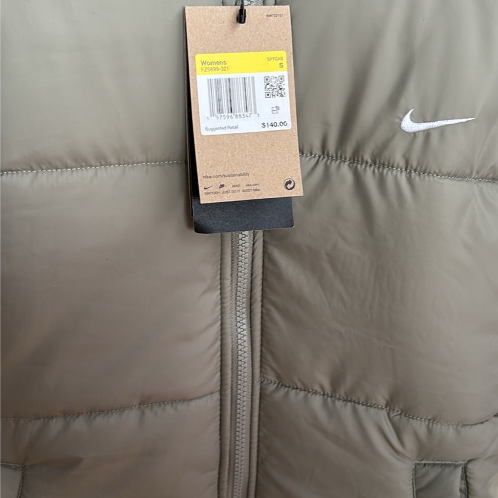 Nike jacket - Picture 2 of 3